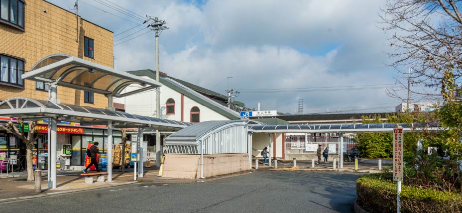 JR宝塚線「中山寺」駅写真